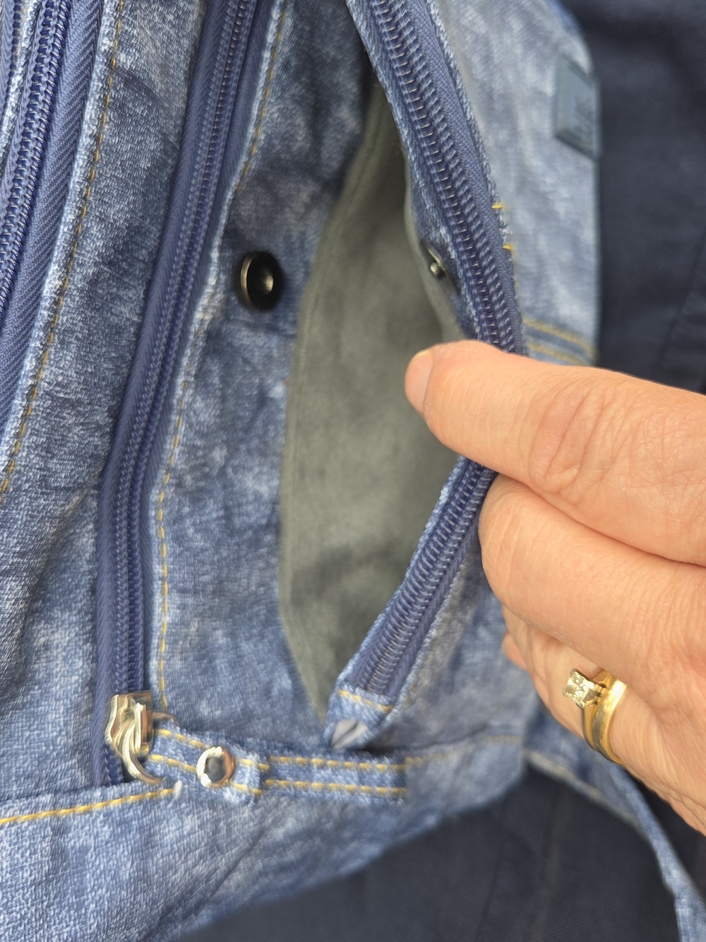 Casual Denim-Effect Blue Crossbody Bag - Everyday Hands-Free Carry - Picture 5 of 16